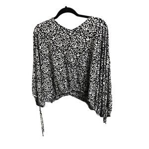 Umgee Crop Length Black White Top Large Dolman Long Sleeve V-Neck